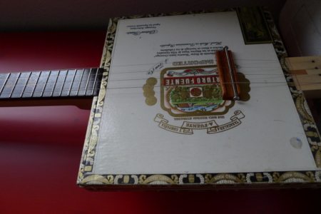 cigar box guitar